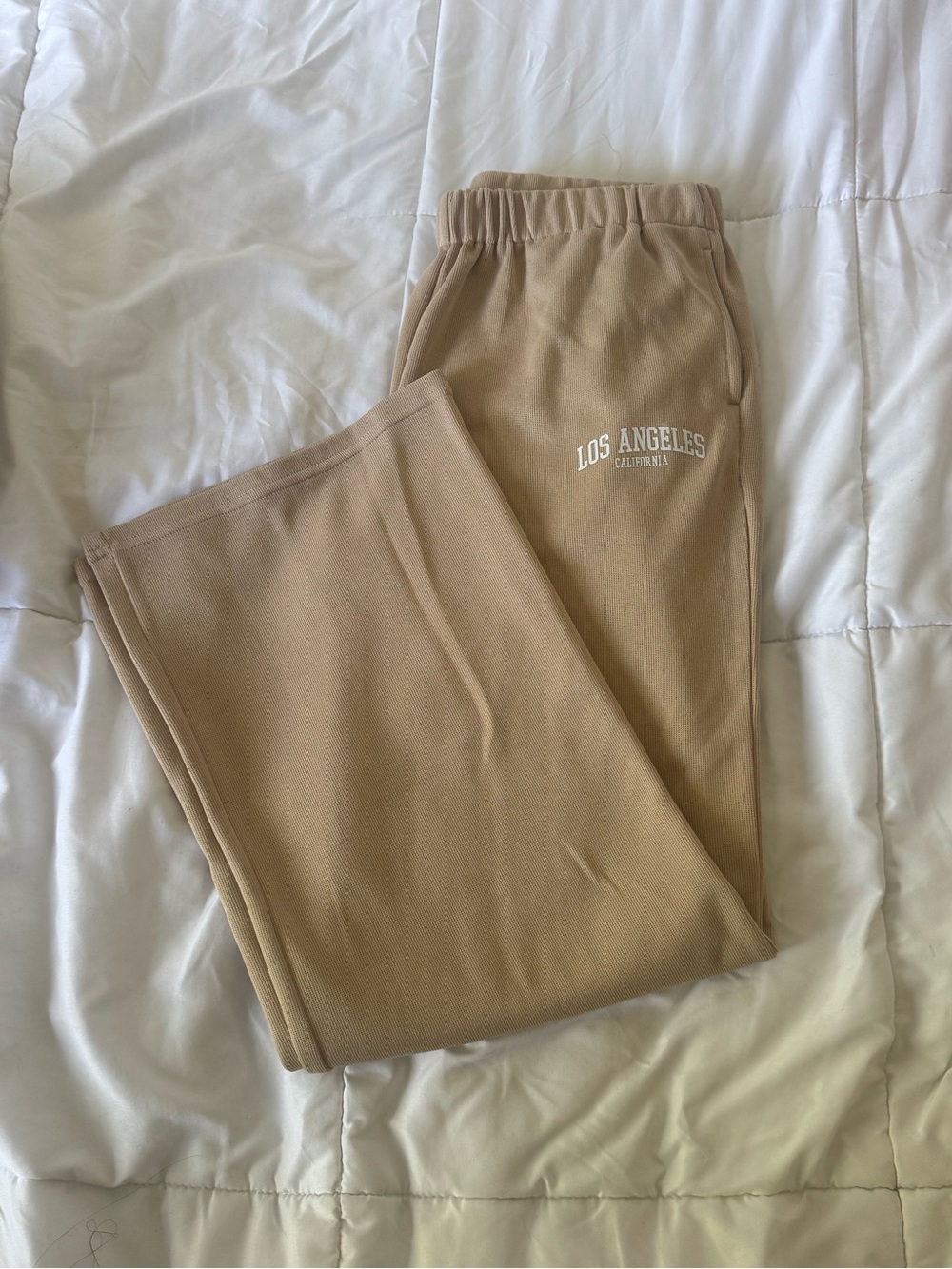 Forever 21 Tan Sweatpants with White "Los Angeles" Script sz large
